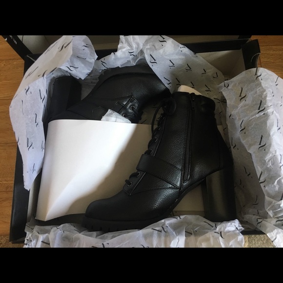 Vera Wang 4inch Boots - Picture 5 of 5